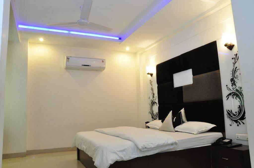 Hotel The Kamta Agra  Bagian luar foto